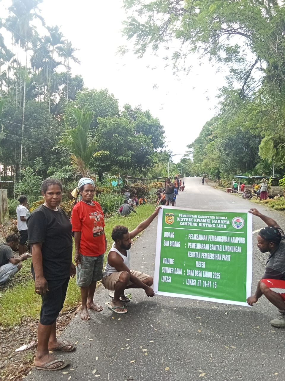 Usai Salurkan BLT, Kampung Bintang Lima Gelar Padat Karya Pembersihan Parit