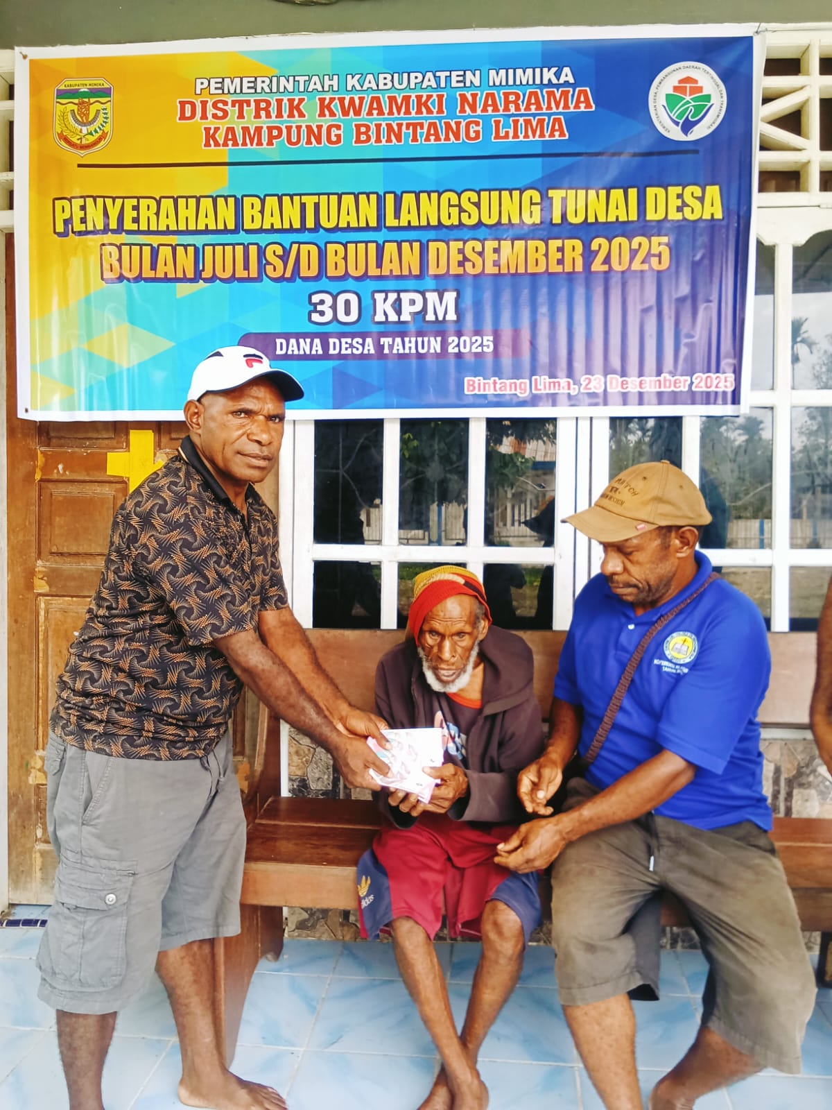 Kampung Bintang Lima Salurkan BLT Ekstrem kepada 30 KPM