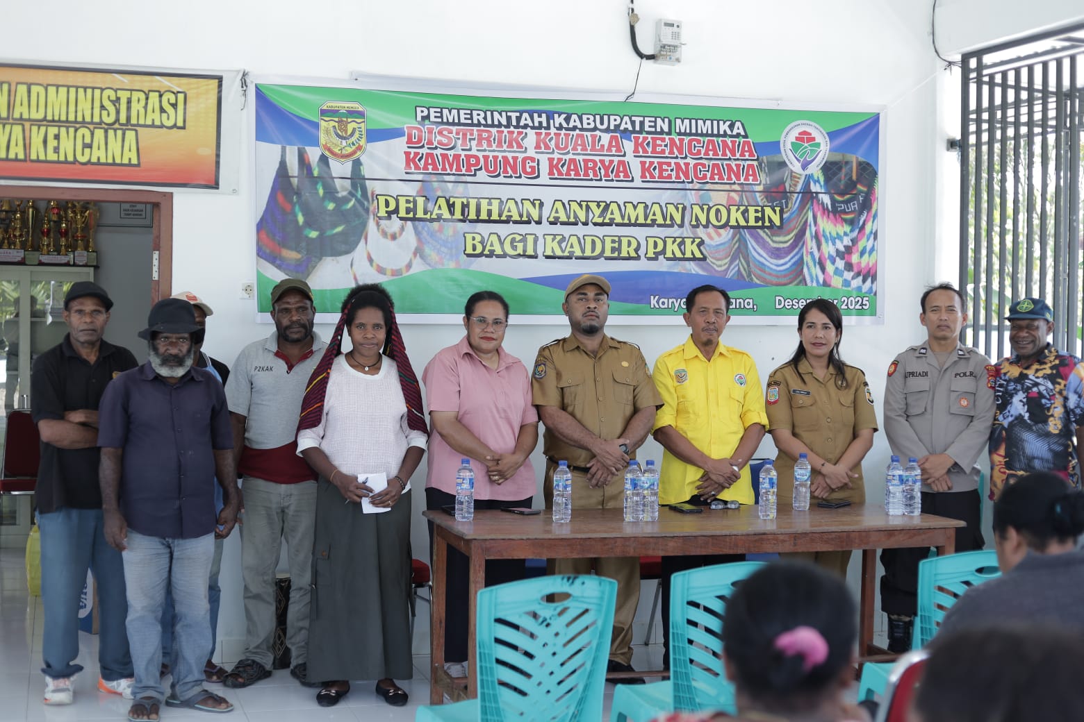Kampung Karya Kencana Gelar Pelatihan Anyaman Noken Bagi Kader PKK Kampung