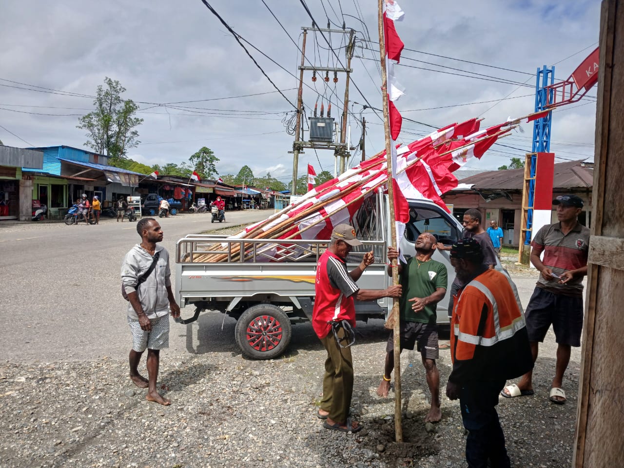 Meriahkan HUT RI Ke-80, Bhintuka Pasang Umbul-umbul dan Gelar Dua Jenis Lomba Tingkat RT