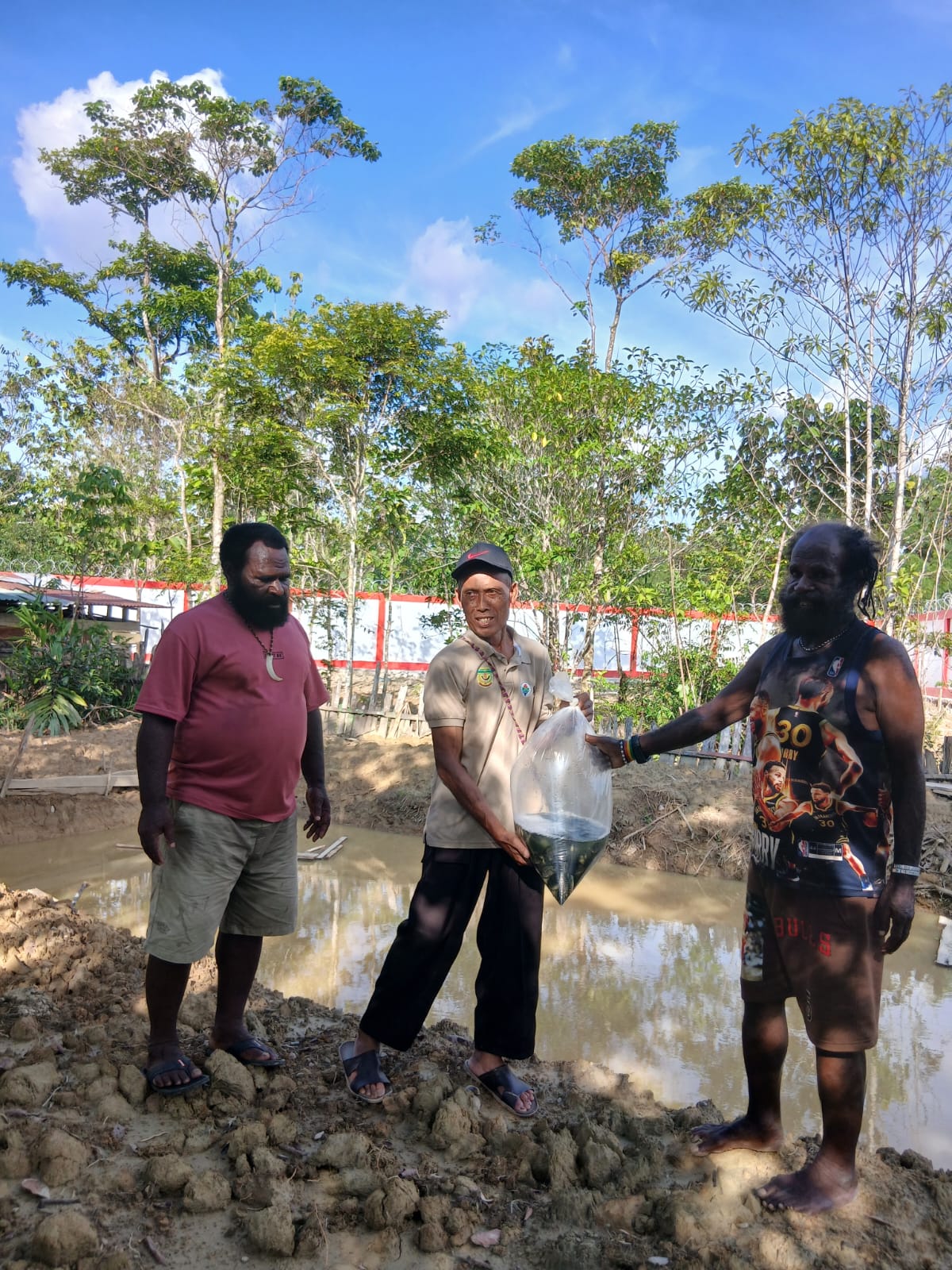 Tujuh Kolam Ikan Air Tawar di Utikini I Ditebar 500 Bibit Nila, Dorong Ekonomi Warga
