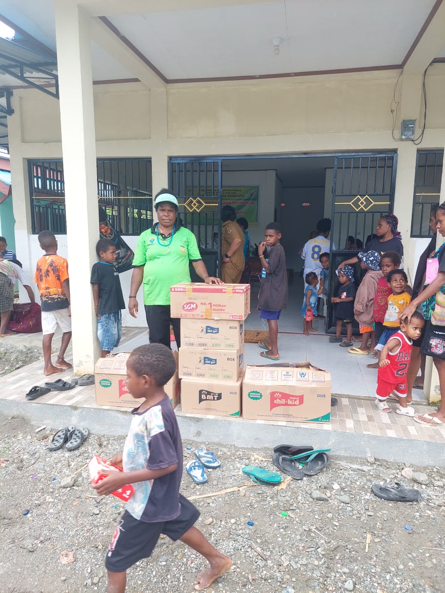 Warga Kampung Tioka Kencana Bawa Bayi ke Posyandu  Memastikan Tumbuh Kembang Buah Hati, Bukti Kesadaran Warga Jaga Kesehatan Anak