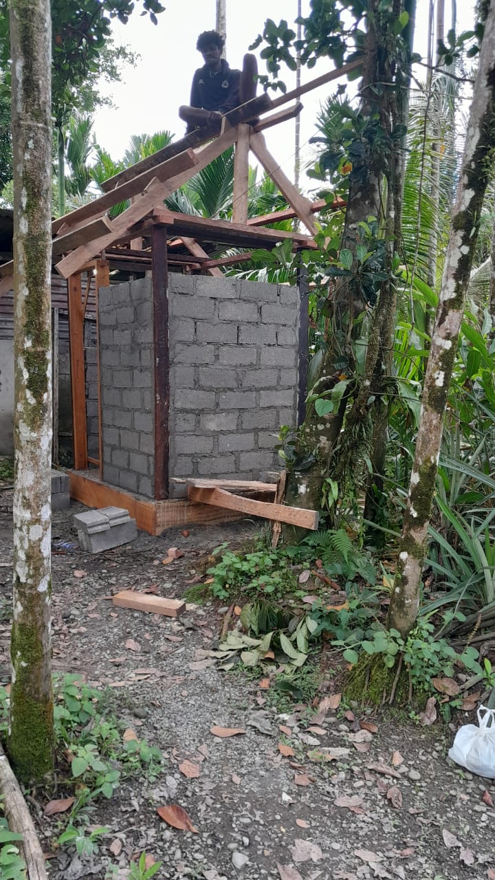 Proses pembangunan MCK Kampung Bintang Lima
