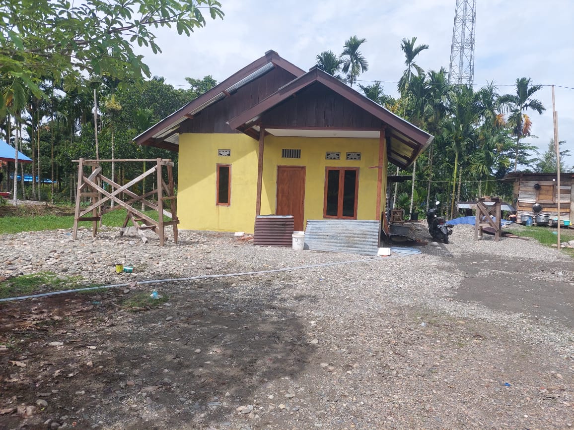 Tampak bagian depan rumah layak huni yang dibangun oleh Pemkam Tioka Kencana 