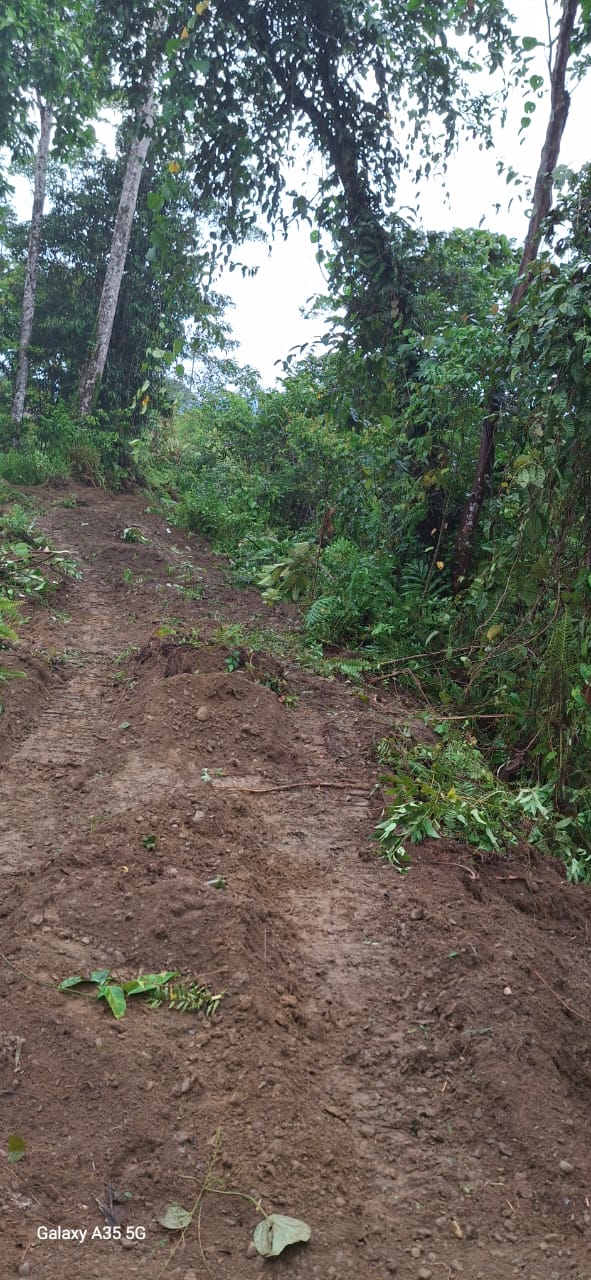 Kondisi jalan yang sudah ditimbun