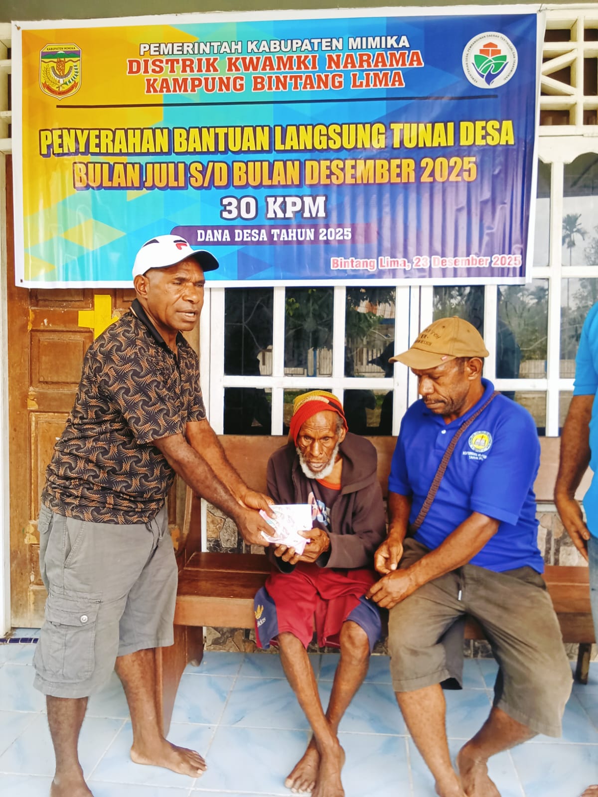 KAMPUNG BINTANG LIMA SERAHKAN BLT BAGI 30 KPM