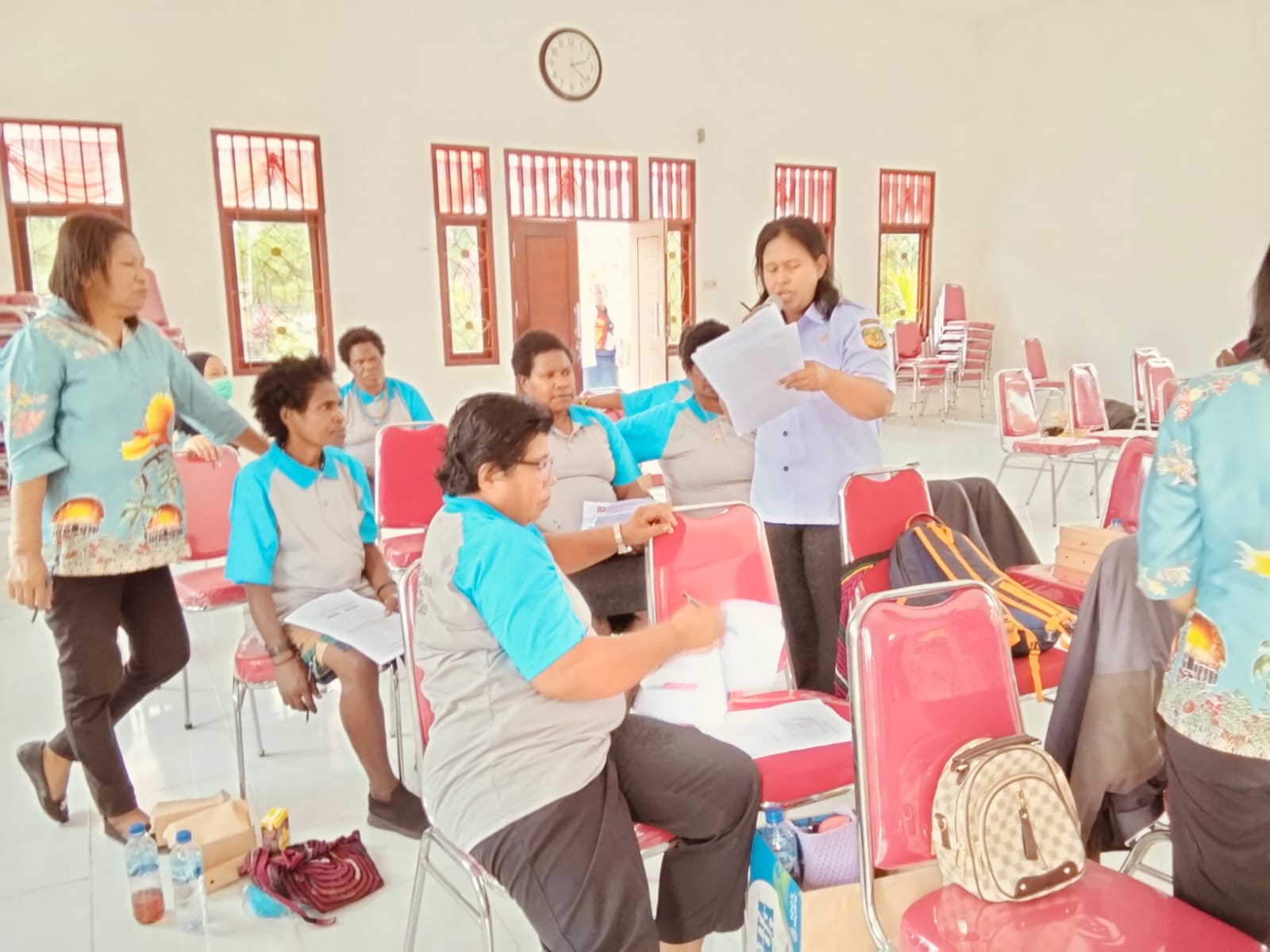 Petugas kesehatan saat memberikan pelatihan kepada para kader Posyandu dan PKK