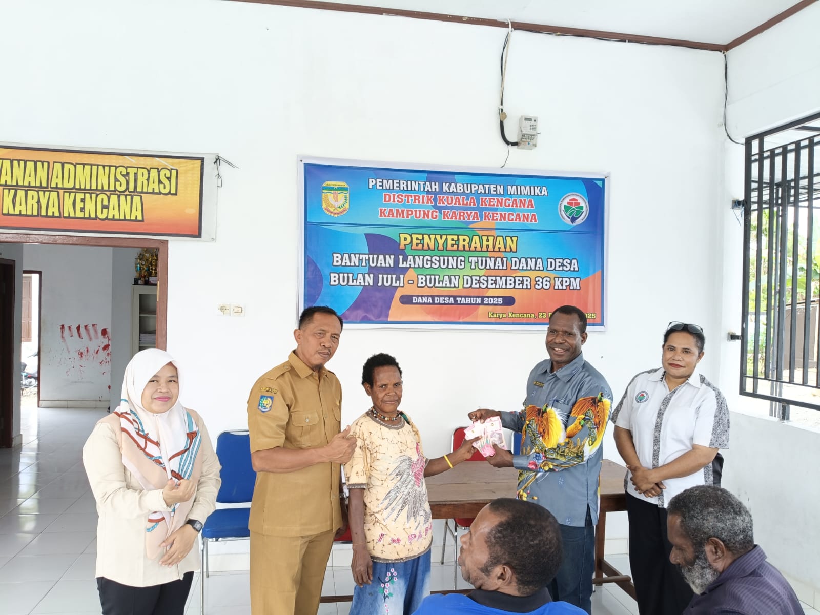 36 KPM DI KAMPUNG KARYA KENCANA TERIMA BLT TAHAP II TAHUN 2025