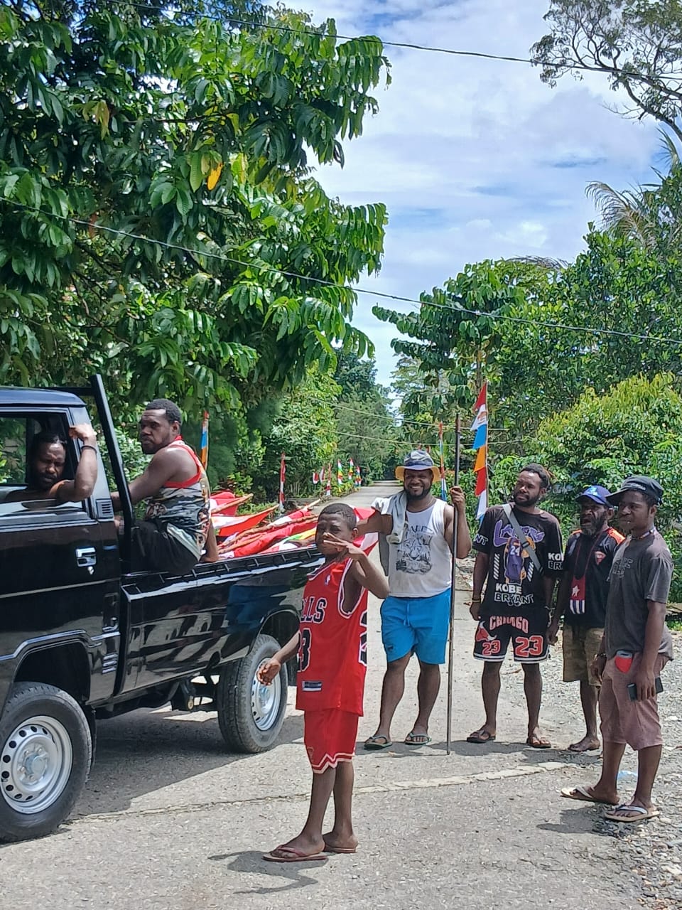 Mobil pickup yang telah digunakan untuk kegiatan kampung