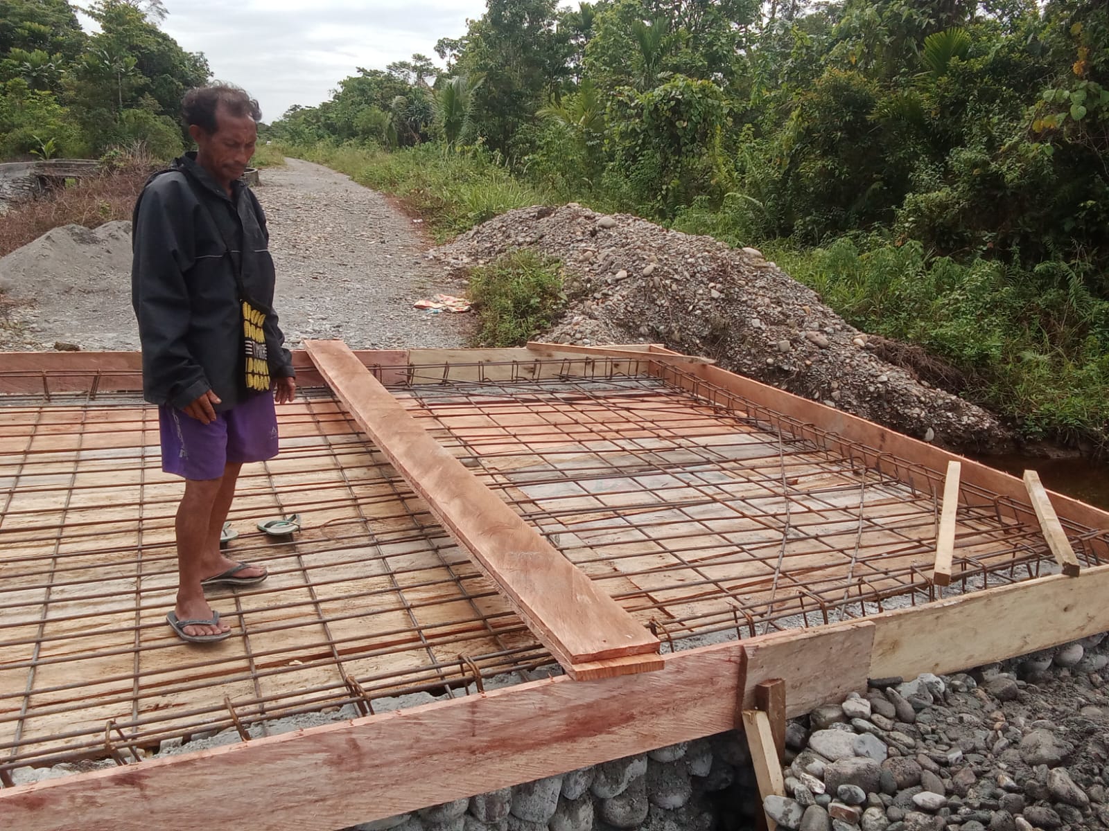 Proses pembuatan jembatan penghubung 