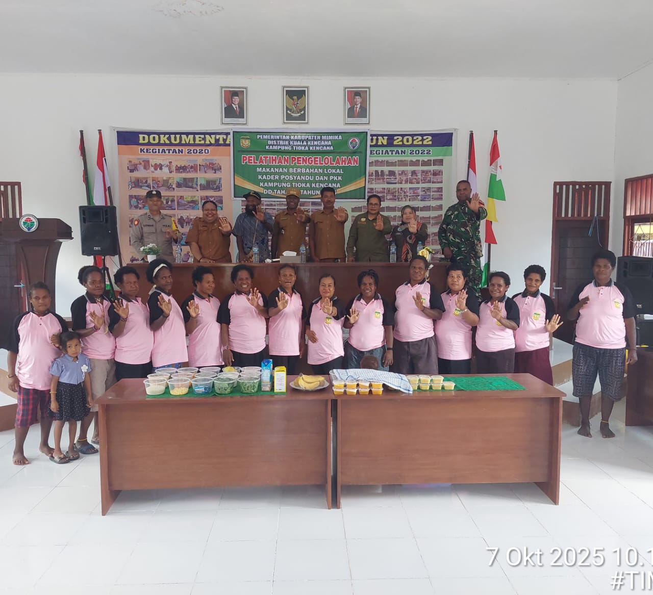 KADER PKK DAN POSYANDU KAMPUNG TIOKA KENCANA IKUTI PELATIHAN PENGOLAHAN MAKANAN TAMBAHAN BERBAHAN LOKAL