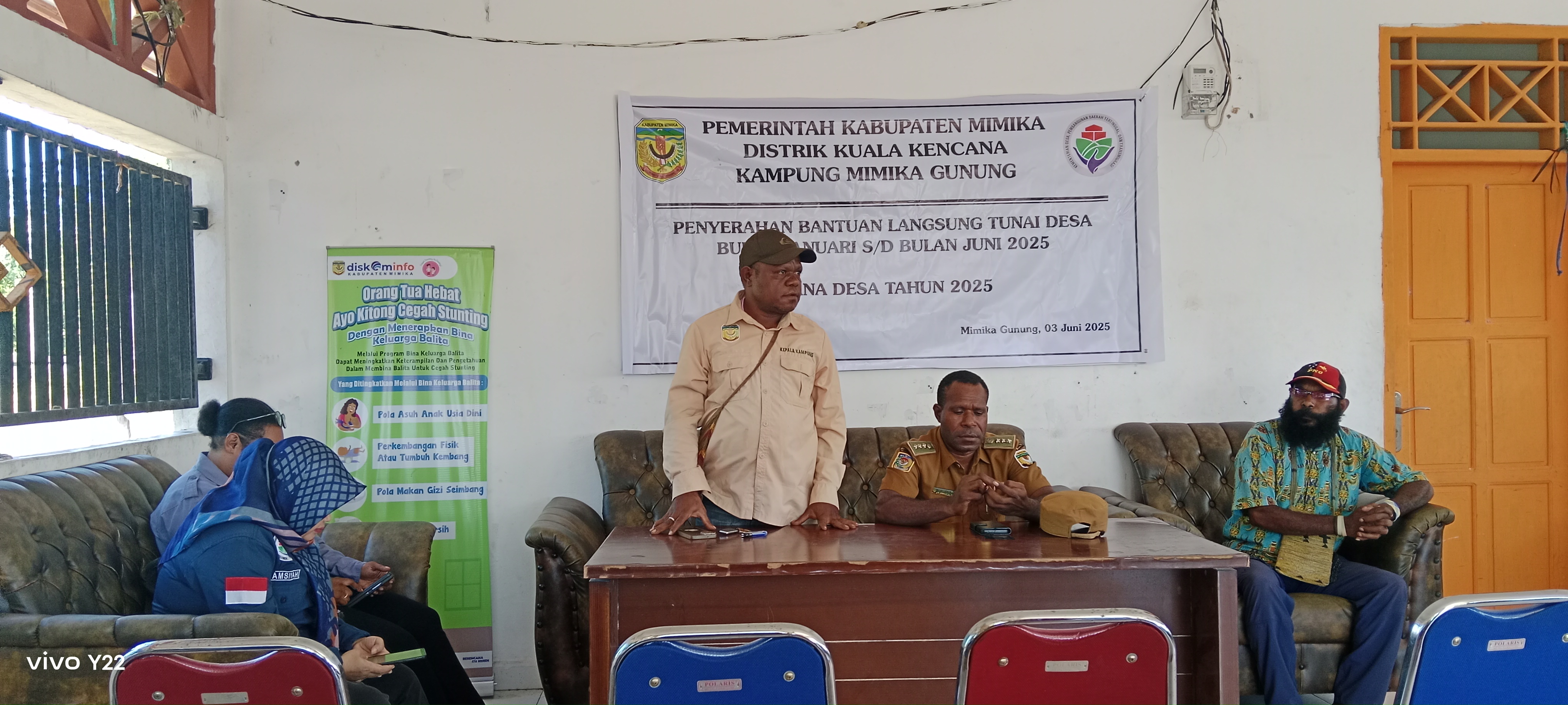 Kepala Kampung Mimika Gunung Primus Kobogau saat menyampaikan sambutan