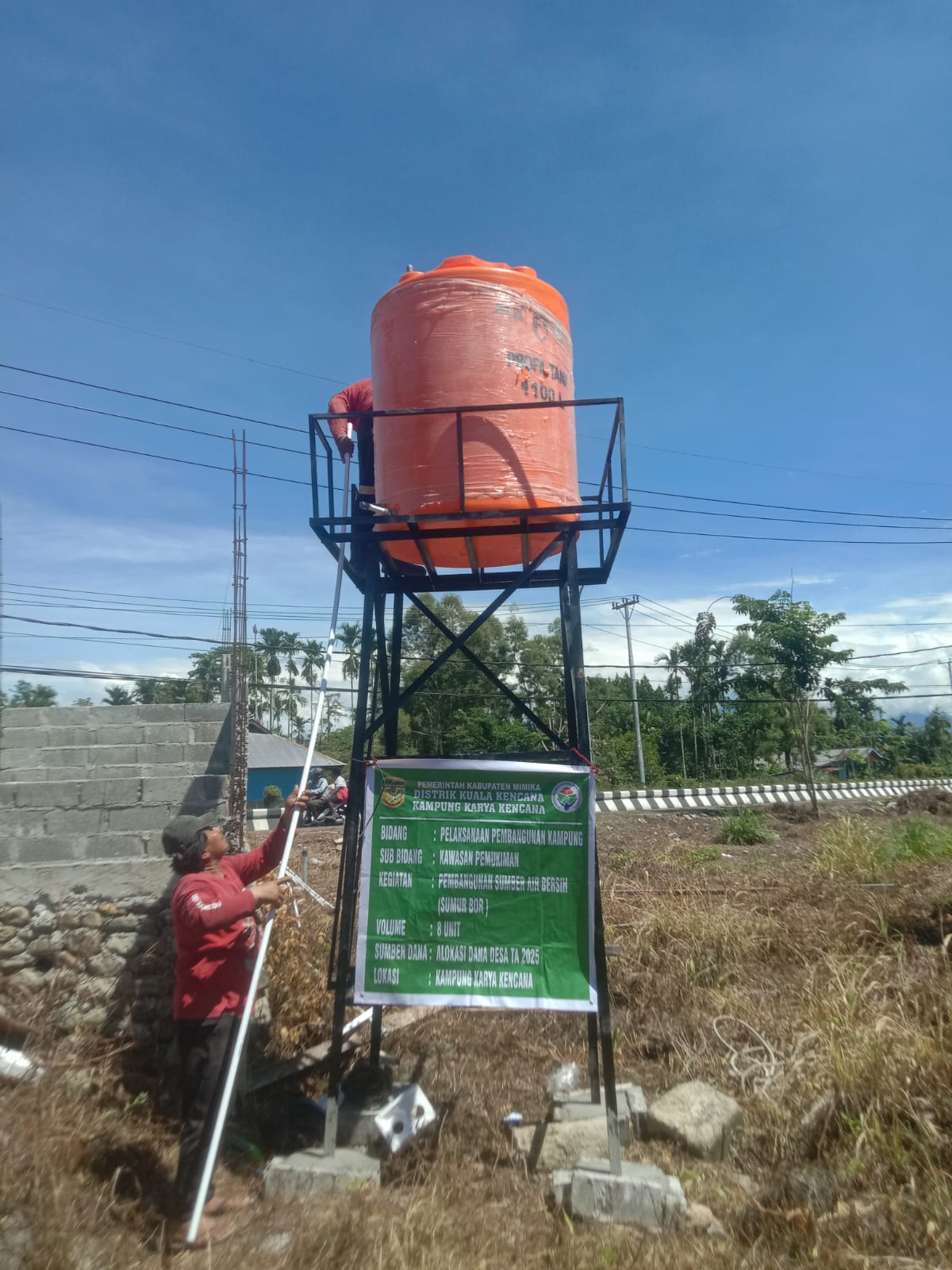 Proses pembuatan sumur bor dan tanki air 