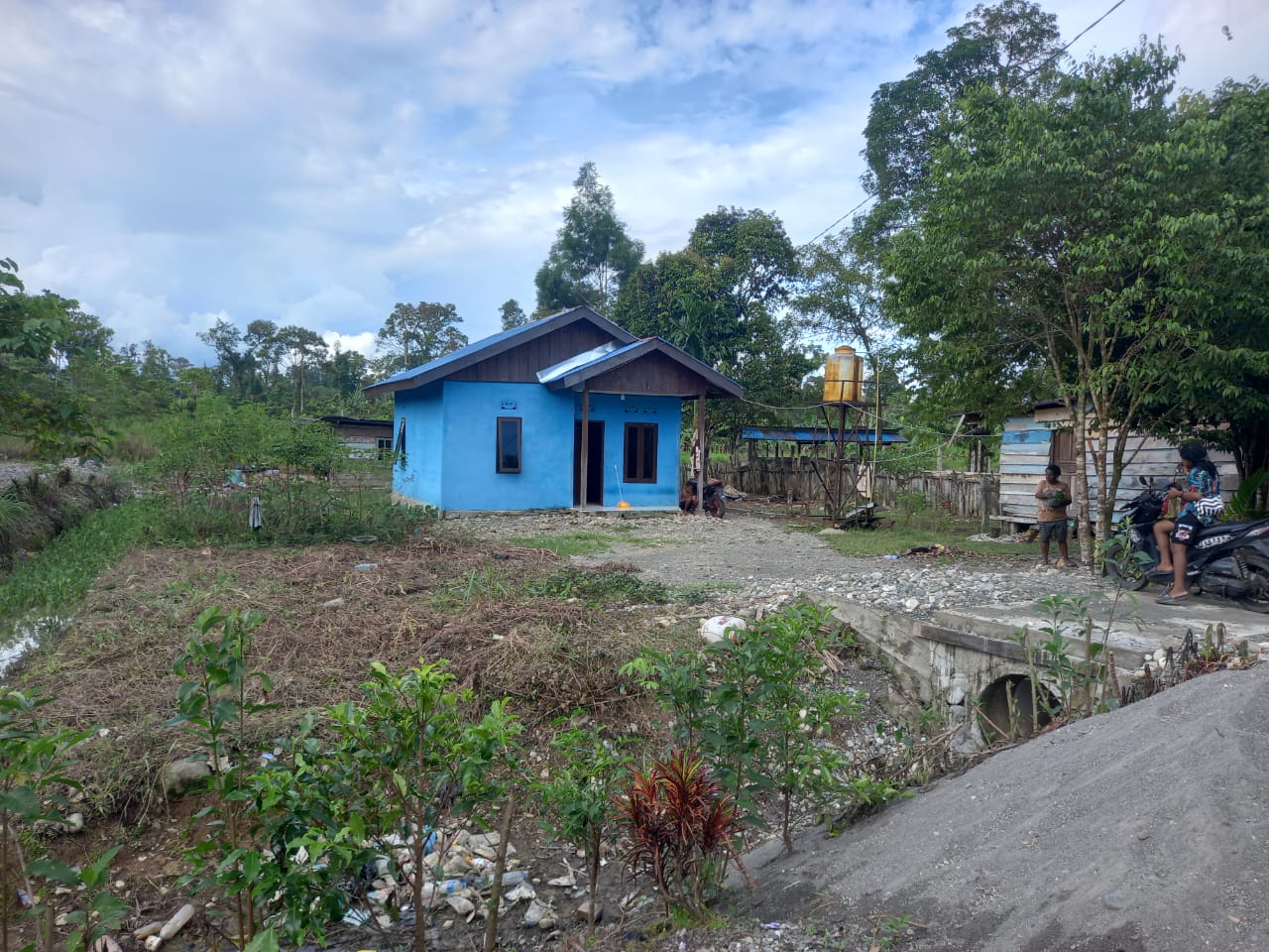 Rumah layak huni yang dibangun oleh Pemerintah Kampung Utikini Satu dengan anggaran yang bersumber dari Dana Desa