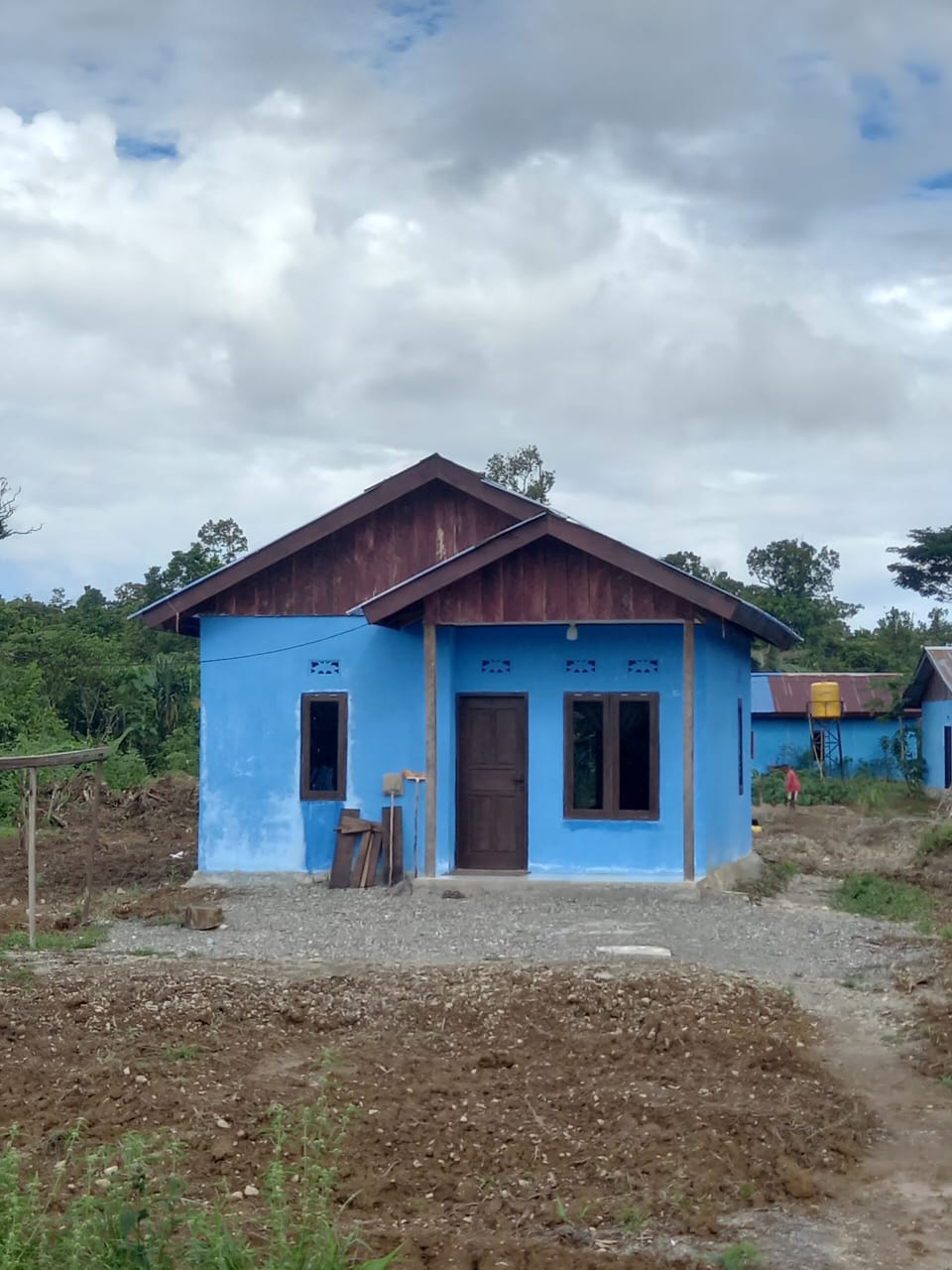 Rumah layak huni yang dibangun oleh Pemerintah Kampung Utikini Satu dengan anggaran yang bersumber dari Dana Desa