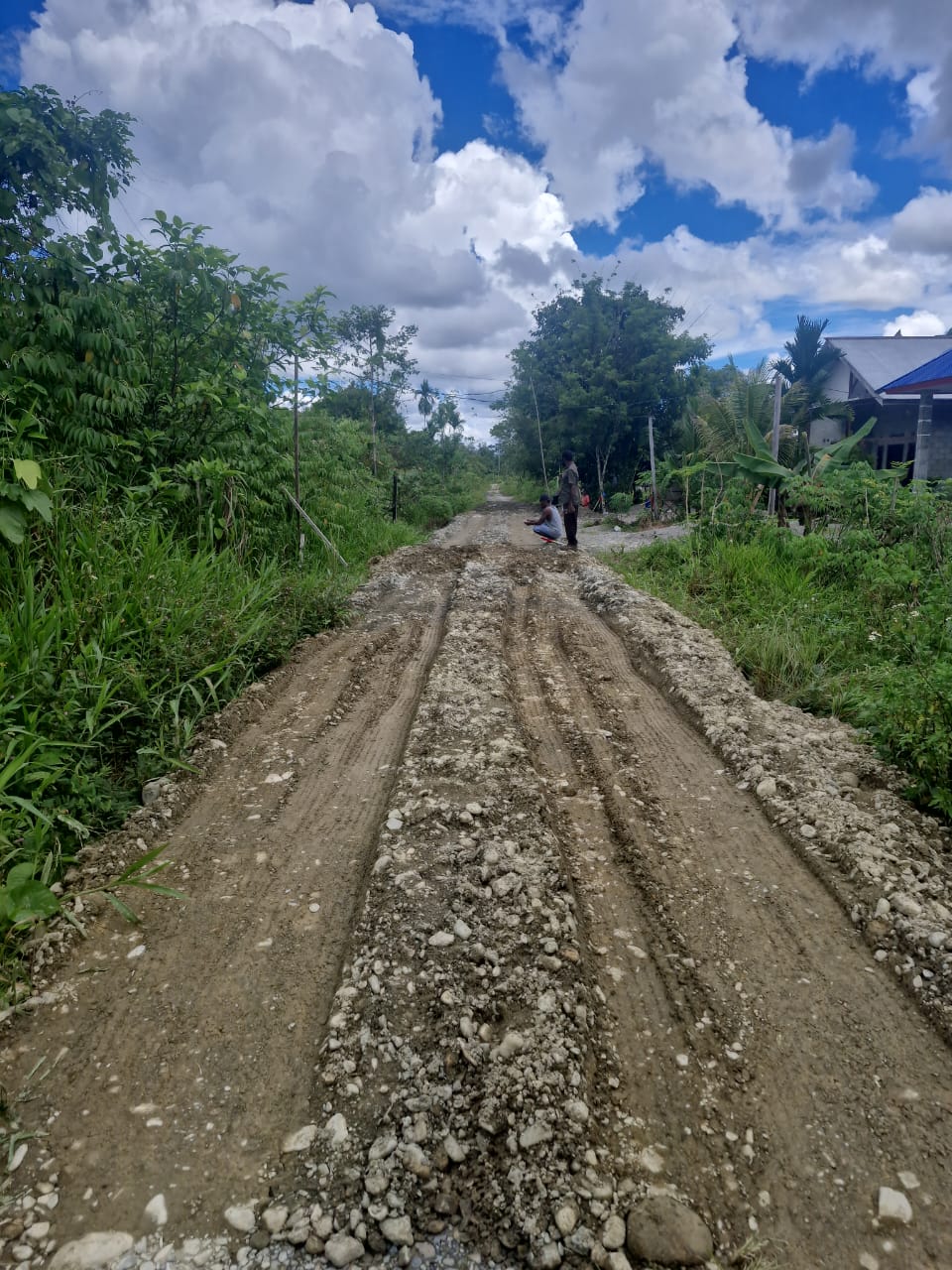 Jalan Kampung yang sudah ditimbun
