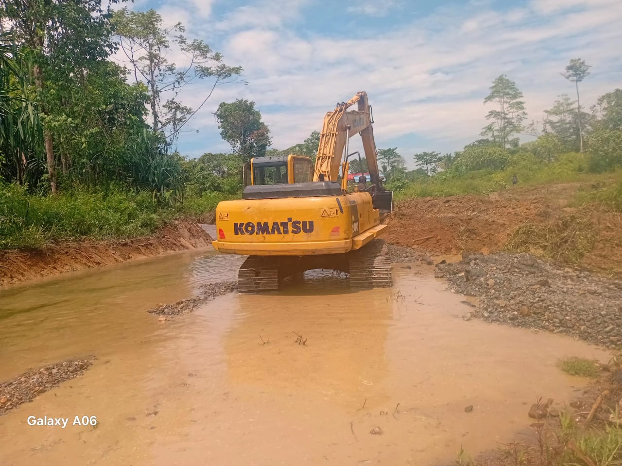 CEGAH BANJIR RENDAM PERMUKIMAN, KAMPUNG MIMIKA GUNUNG NORMALISASI SUNGAI