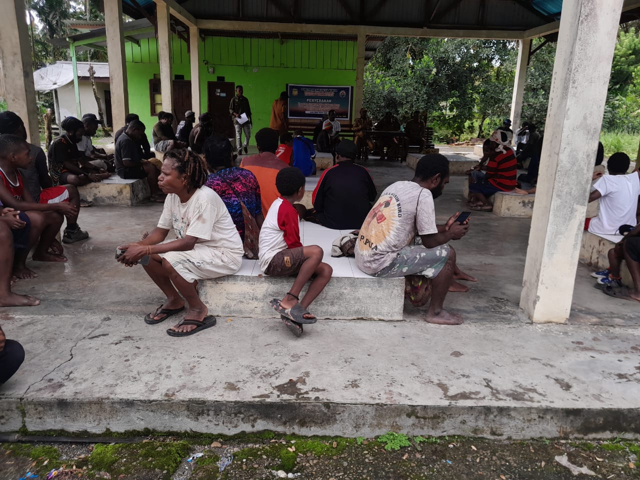 Suasana penyaluran BLT kepada warga di Kampung Bintang Lima