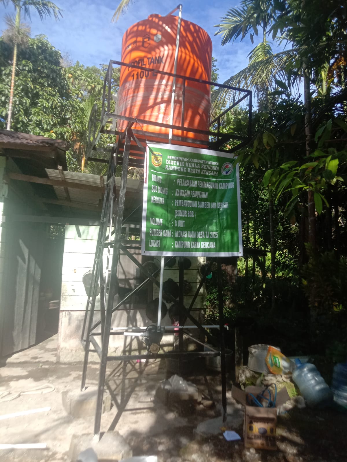 Proses pembuatan sumur bor dan tanki air 