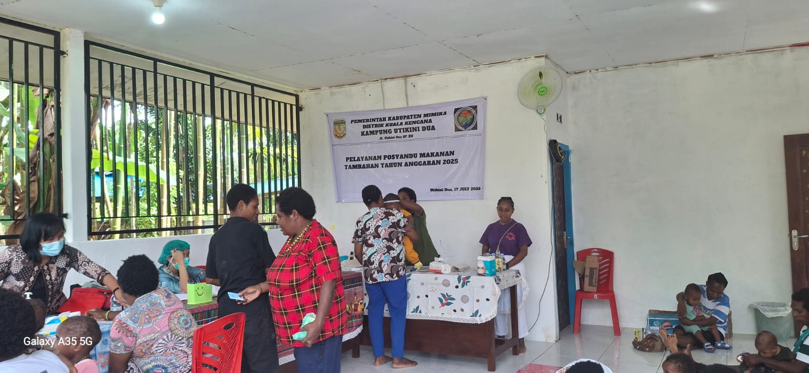 Suasana pelayanan kesehatan kepada warga