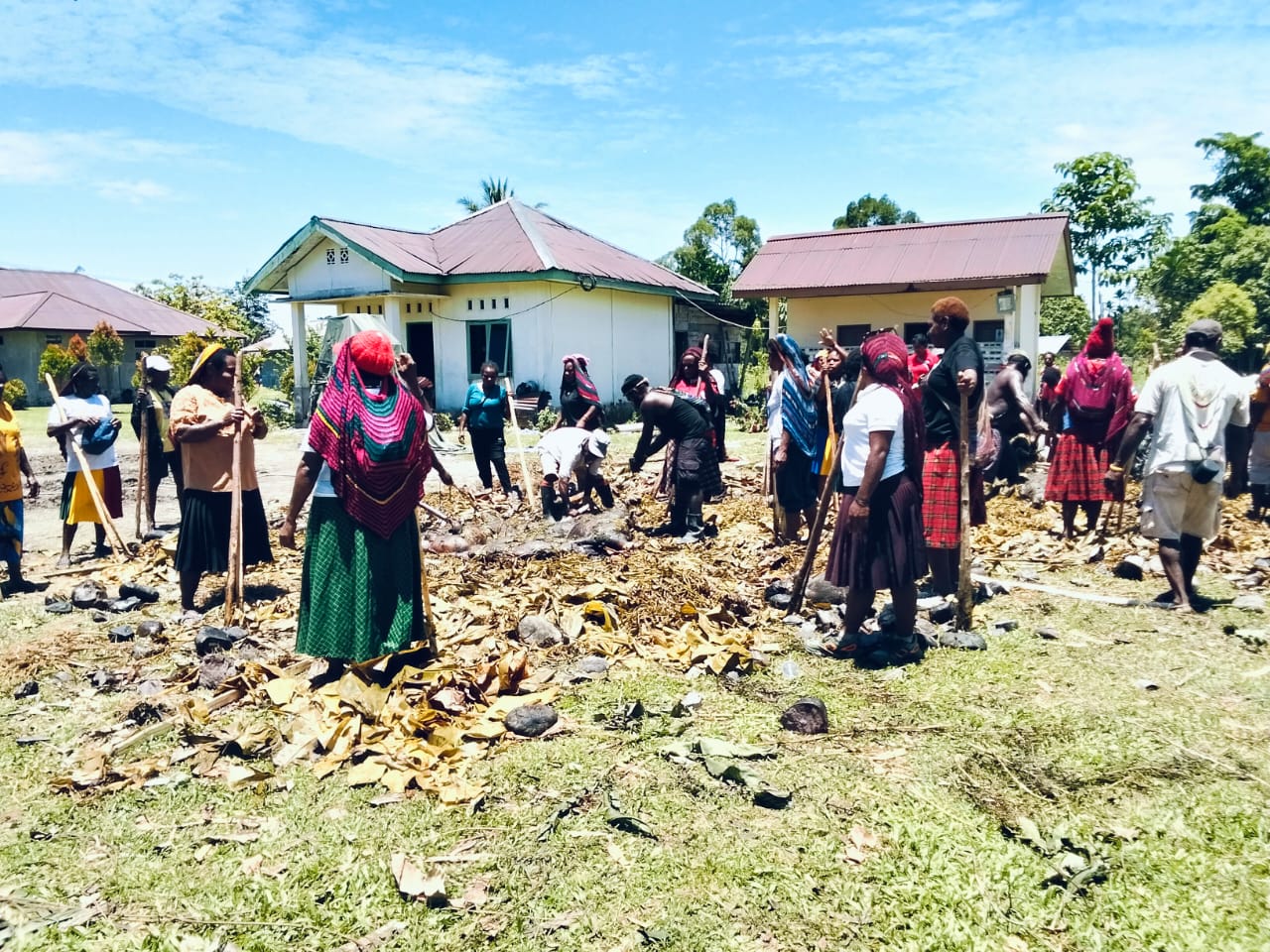 Prosesi bakar batu pada saat konferensi 