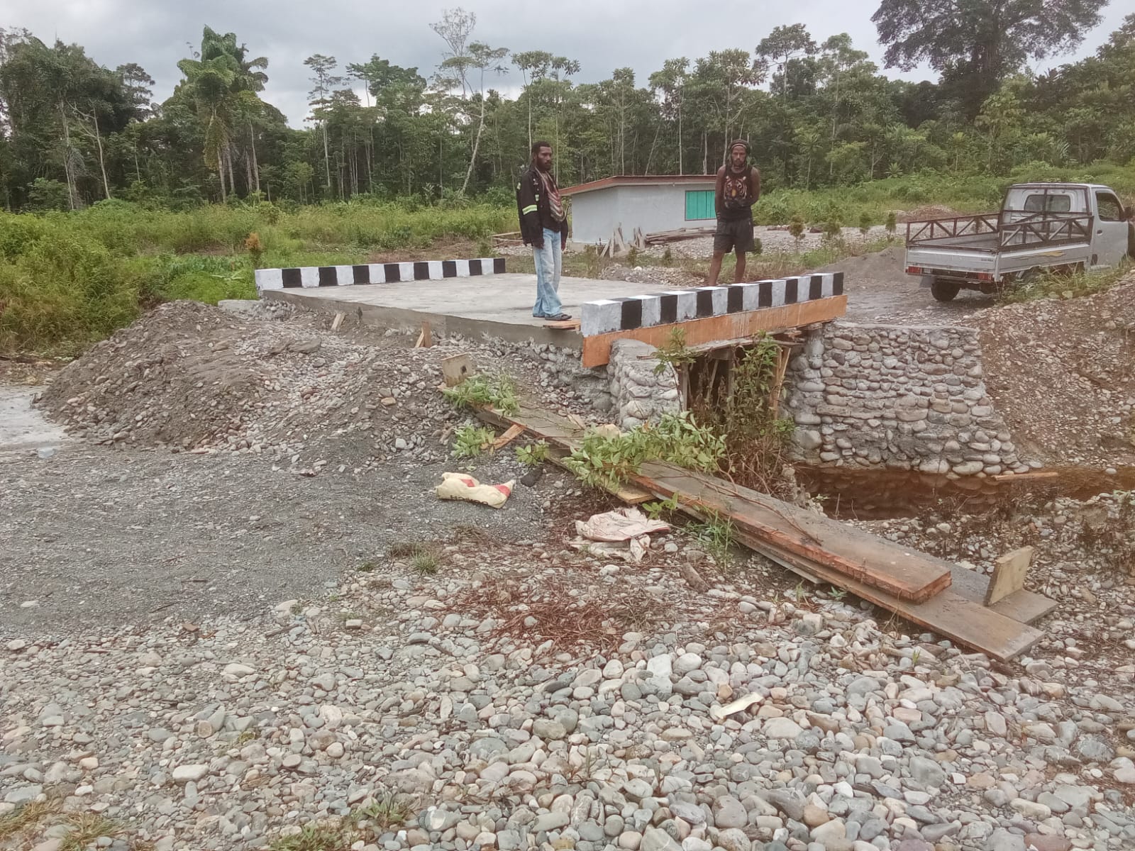 Jembatan penghubung yang telah selesai dikerjakan 