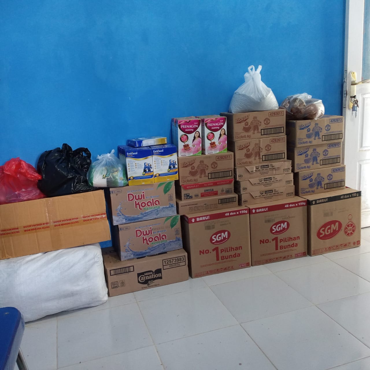 SIAPKAN GENERASI SEHAT, KAMPUNG MIMIKA GUNUNG BAGIKAN MAKANAN TAMBAHAN PADA BALITA