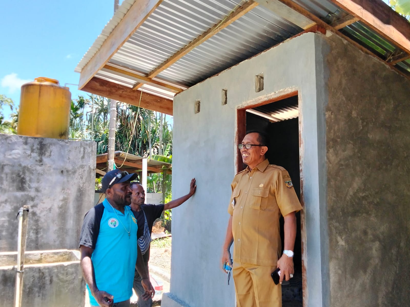KAMPUNG KARYA KENCANA BANGUN 10 UNIT MCK UNTUK WARGA